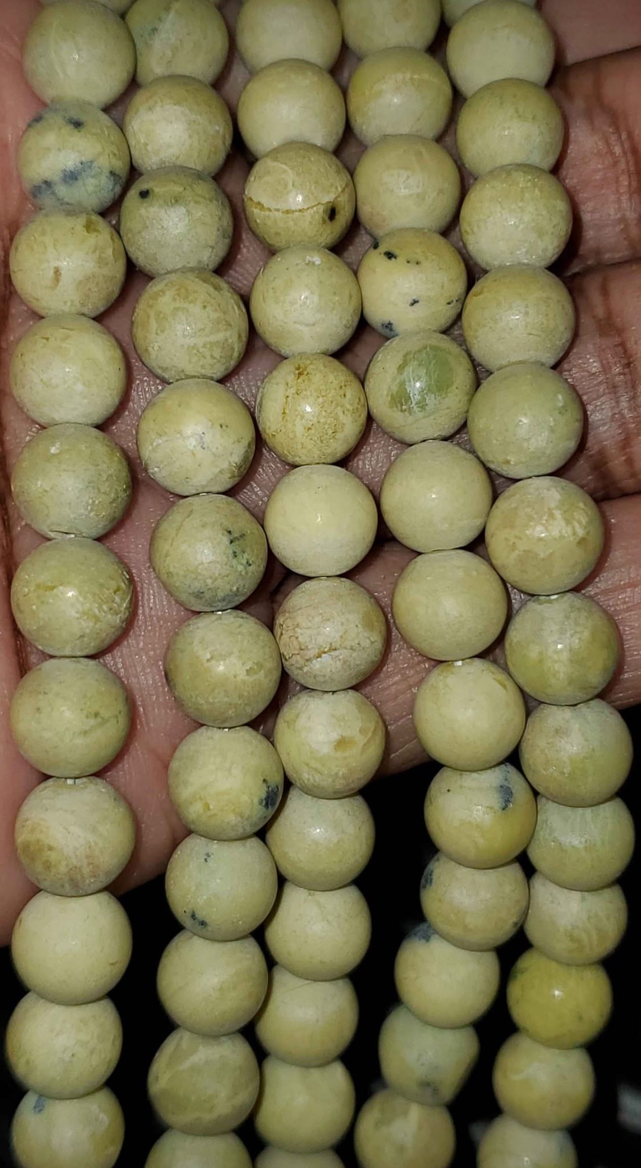 Yellow "turquoise" (serpentine with quartz), round bead, 8mm (price per strand)